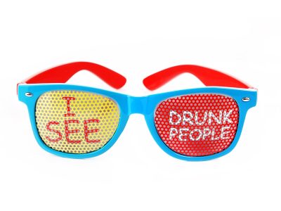 Occhiali turchesi "I see drunk people" divertenti