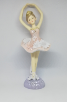Ballerina grande in piedi di porcellana