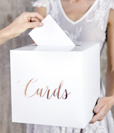 Scatola bianca buste regalo quadrata con scritta in oro "Cards"