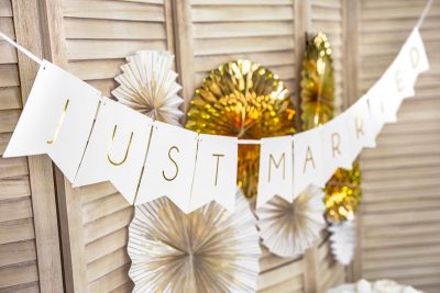 Banner just married bianco con scritta in oro lungo 2,5 metri totali