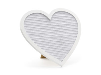 Lavagna da lettere in feltro a forma di cuore in cornice di legno di colore bianco